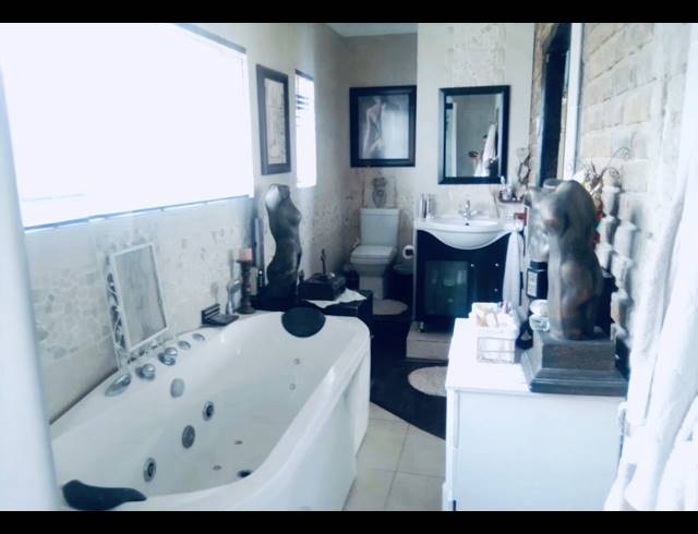 5 BEDROOM HOUSE FOR SALE IN DERSLEY